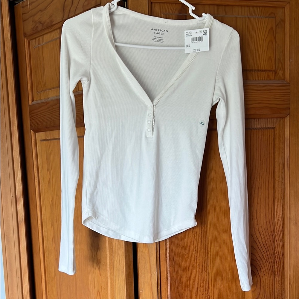 American Eagle Outfitters White Fitted Button Down Shirt